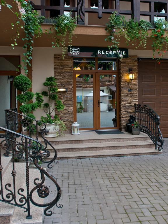 Hotel Galany Rădăuţi Extérieur photo